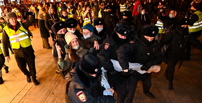 俄逾50城出现反战抗议 逾1700人被捕