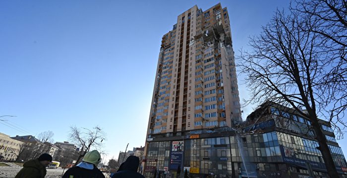 基辅公寓大楼被导弹击中 视频曝光