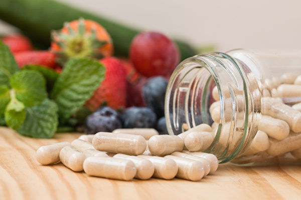 服用抗氧化補充劑，能和吃富含抗氧化劑的食物一樣抗癌、防慢性病嗎？(Shutterstock)