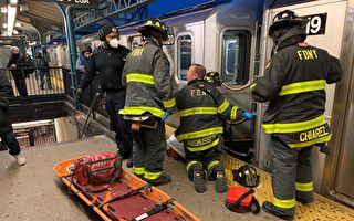 纽约民众被列车撞倒 地铁7号线昨晚一度延误