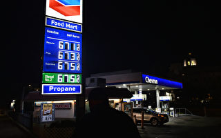全美平均油价飙至每加仑4美元 本周或创纪录