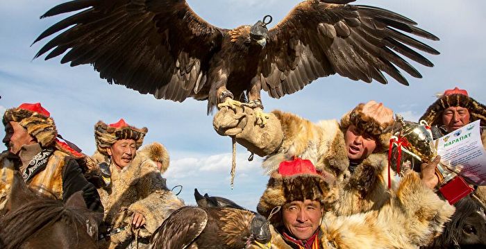 组图：哈萨克人传统而美丽的猎鹰文化