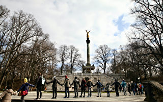 慕尼黑拉起和平人链 呼吁停止战争
