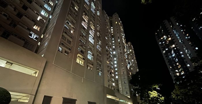 组图：香港怡翠苑两大楼爆疫情 遭封区强检