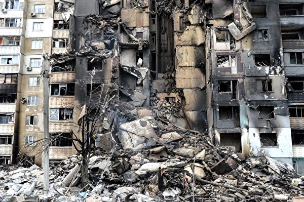 Kharkiv apartment bombed by Russia