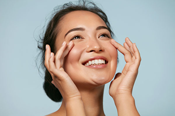 一部の人は、外観の良さだけを求めて、美容や肌の保養に努めます。しかし皮膚は、全身の健康状態を反映しているのです。（Shutterstock）