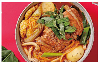 韓式餐桌私房料理：韓式馬鈴薯排骨湯