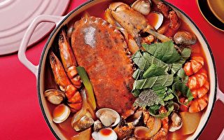 韩式餐桌私房料理：香辣鲜美的韩式螃蟹汤