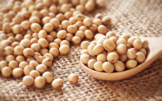 网上流传的说法表示大豆会增加乳腺癌风险、让男性变得女性化。(Shutterstock)