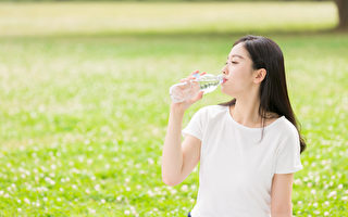 喝水不足可致血栓、慢性病？很多人补水方法不对