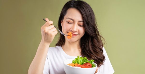 飲食才是保養肌膚最重要的事。(Shutterstock)