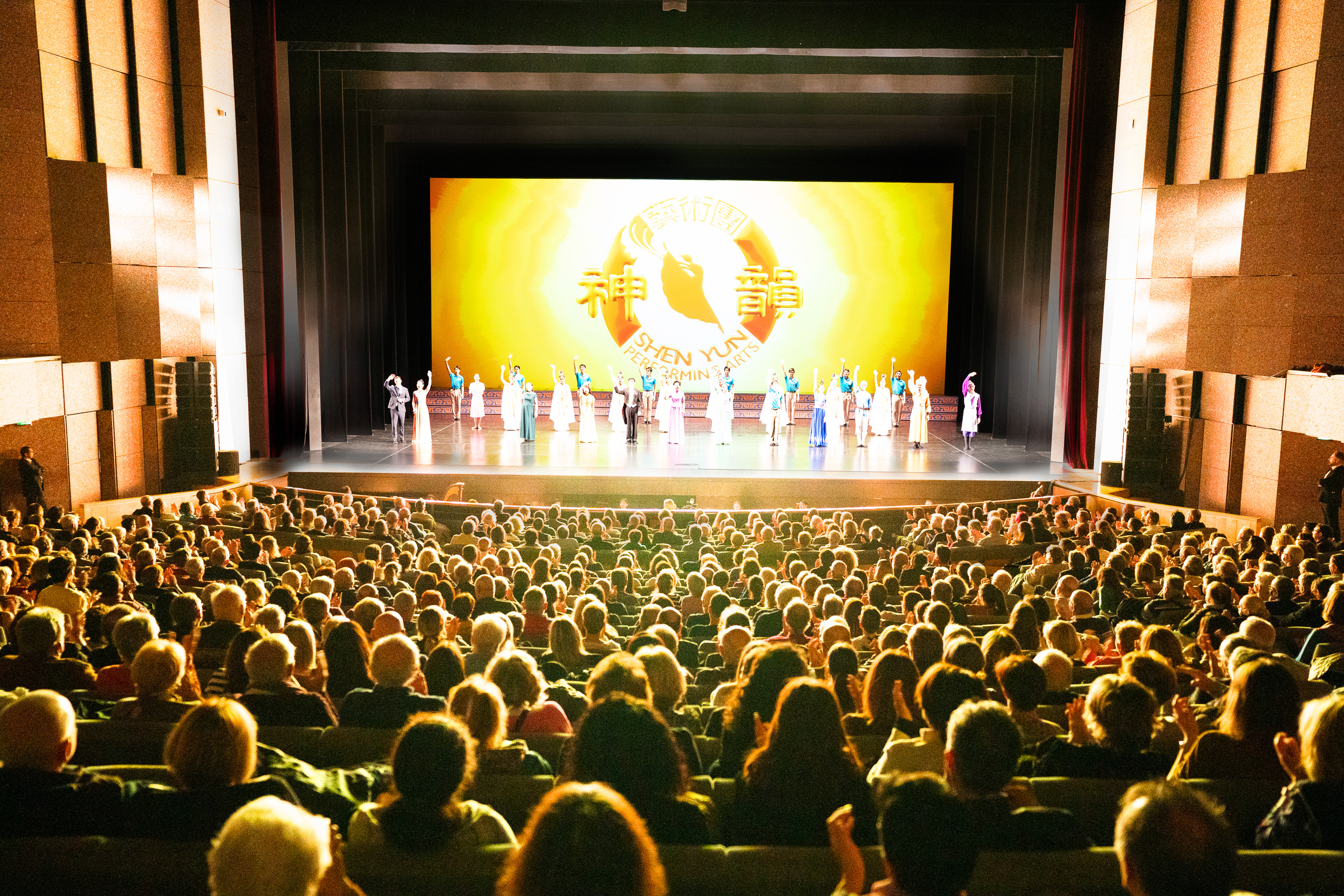 神韵是中华文化之代表蒙彼利埃3月演出落幕| 舞蹈| 天幕| 蒙彼利埃的科珲会议中心| 大纪元, image size:3000x2000