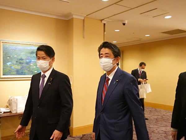 Abe looks happy after the Japan-China Conference and President Tsai's video conference