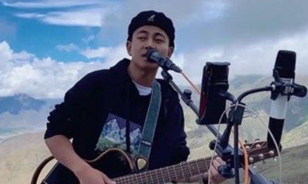 西藏歌手自焚身亡 当地藏人：“不能说”