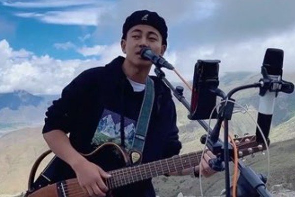 西藏歌手自焚身亡 當地藏人：「不能說」