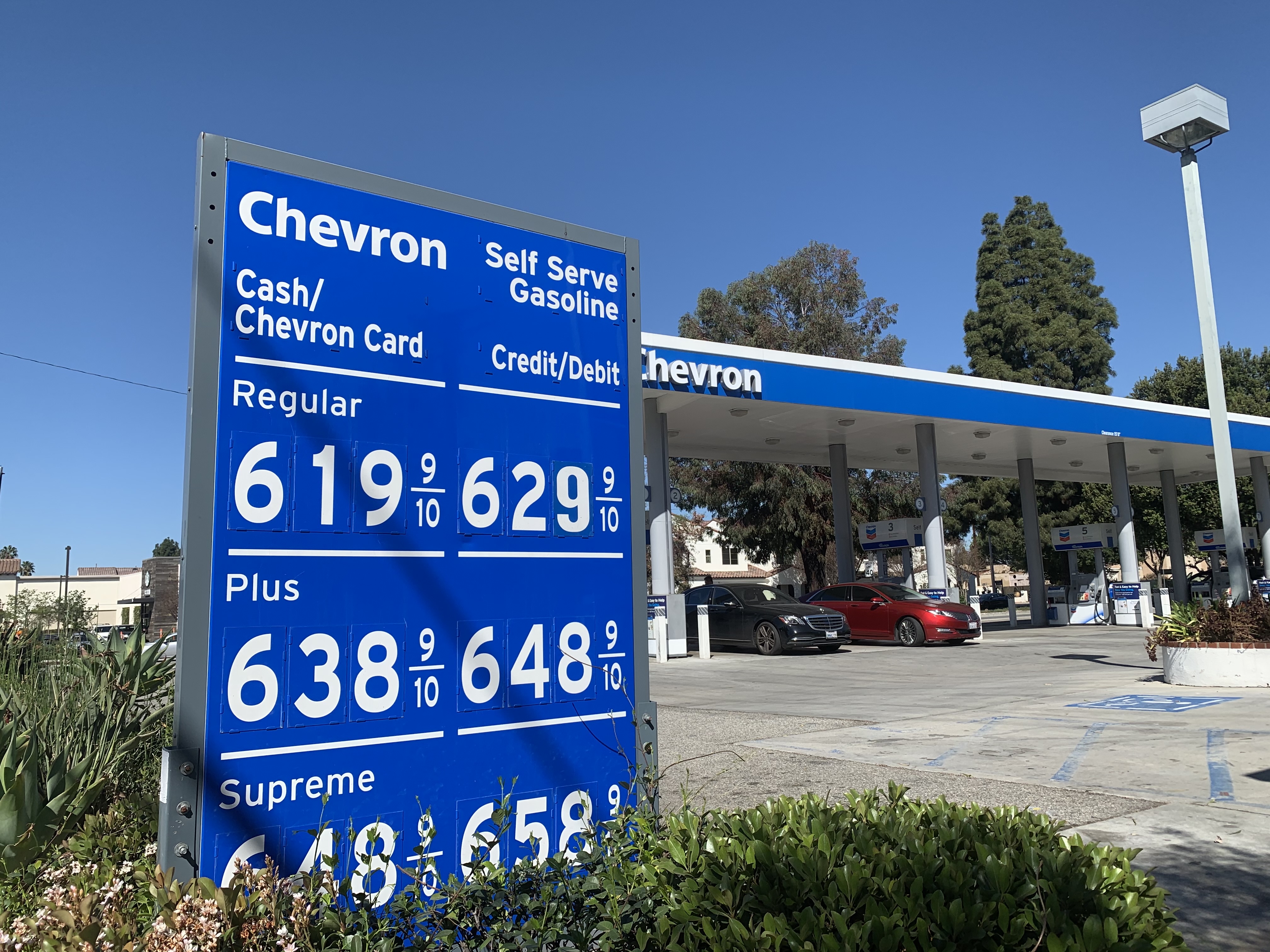 洛杉矶油价升破6美元 成全美首个高油价大城