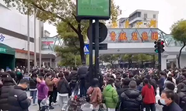 “中国服装第一街”千余商户维权 多人被带走