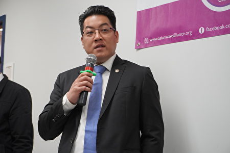 2022年3月27日，紐約市法拉盛第40選區州眾議員參選人趙靖桉（Kenneth Chiu）出席亞潮萌論壇。