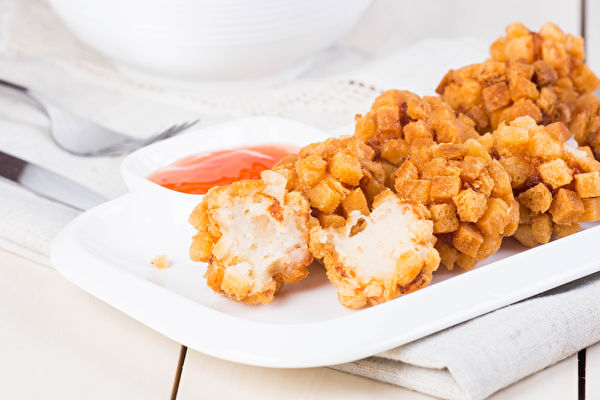 Shrimp,Balls,Covered,With,Croutons