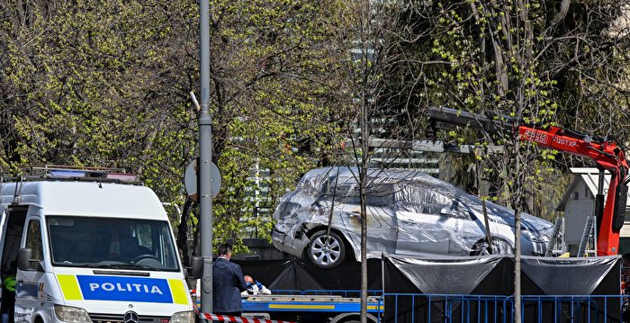 组图：俄驻罗马尼亚大使馆遭汽车冲撞