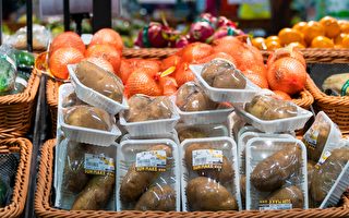 超市年產18億件塑膠包裝 台環團籲推蔬果裸賣