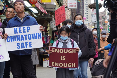 （圖六）2022年4月26日，「社區保護和改善聯盟」在紐約中華公所前舉辦反建格蘭街231號遊民所集會。