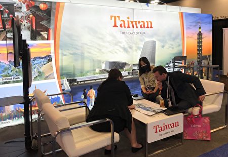 2022邁阿密郵輪展臺灣展攤業者洽談臺灣遊輪旅遊情形。
