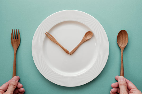 斷食不僅可減肥、排除體內毒素，對記憶力也很有幫助。(Shutterstock)