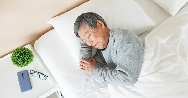 研究：中老年人每晚睡七个小时效果最佳