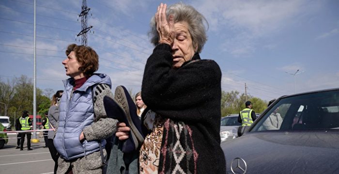 第一批乌克兰钢铁厂平民撤离 俄军恢复轰炸