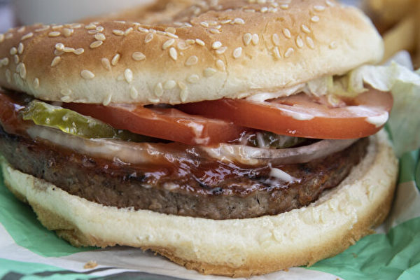 研究：無肉漢堡、雞塊和香腸安全性受質疑