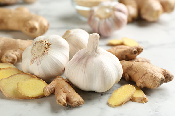 大蒜、生姜、辣椒、肉桂、姜黄、丁香等辛香料，都有助降血糖。(Shutterstock)