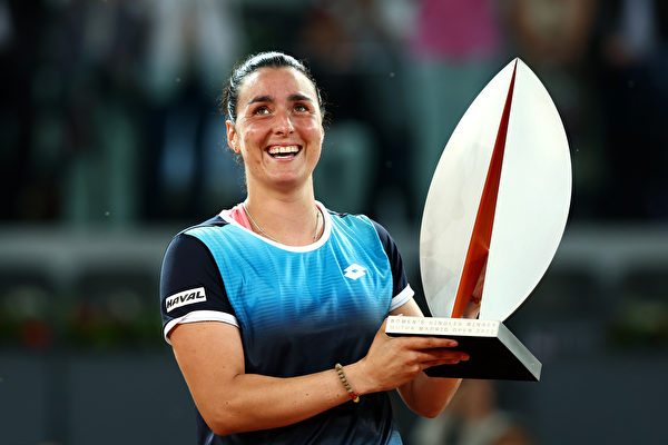 马德里网球赛 突尼斯选手夺女单冠军创历史