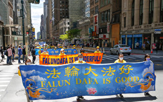 5月13日曼哈頓42街大遊行 慶祝「世界法輪大法日」