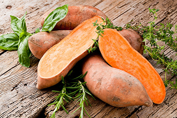 根茎类蔬菜一直是许多国家饮食文化中流行的主食，并且种类繁多。(Shutterstock)