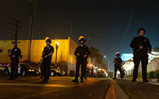 LAPD警員應對墮胎權活動 被自己警棍打傷