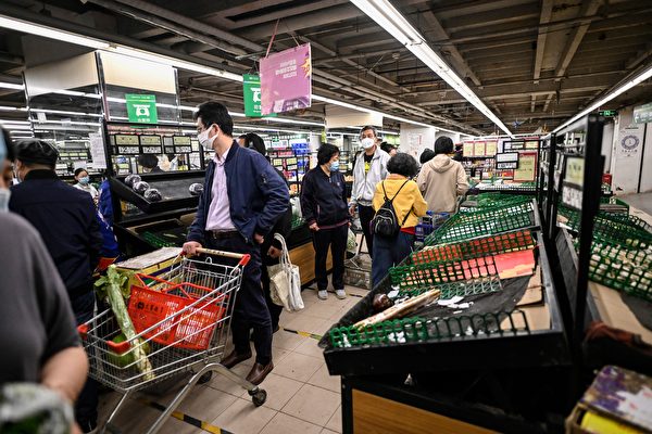 【一线采访】官方辟谣登热搜 北京超市再现人潮