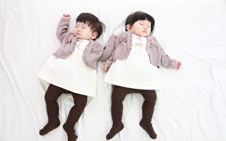 一对双胞胎分别在韩国和美国长大 IQ差很多