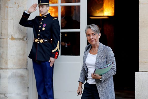 法国改组内阁 任命30年来第二位女总理