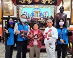 捐贈LED三角警示燈 以愛照亮八德榮家