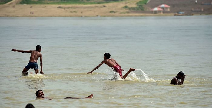 “非必要不出门”印度遇百年酷热 破49度