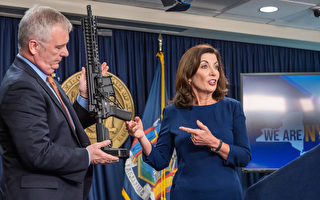 紐約州長霍楚宣布 嚴打槍枝犯罪和恐怖主義