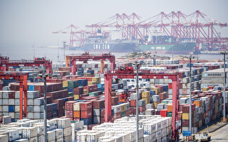 上海港有130艘船等待 全球塞港短期仍难解