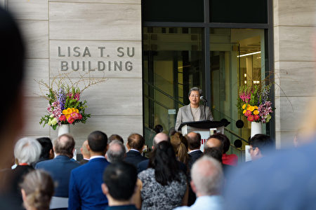 5月14日麻省理工学院（MIT）将12号楼正式命名为苏姿丰楼。图为苏姿丰讲话。
