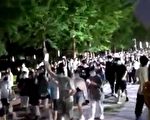 抗议封校 六四前北京多所高校学生校内游行
