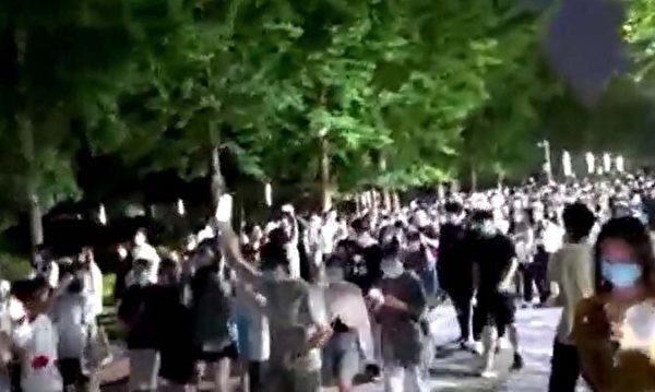 【翻墙必看】北京多所大学爆发游行示威