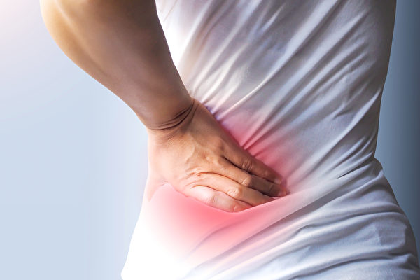肾脏相关疾病或肌肉拉伤都可能造成腰痛。(Shutterstock)