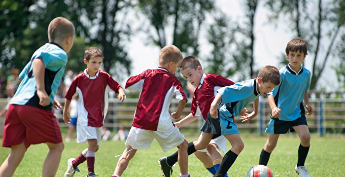 美政府将拨款350亿美元 加强学生课外活动