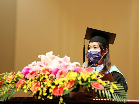 师范学院教学专业国际硕士学位学程艾芸妲(WINDA AYU UTAMI RHAMADANTY)代表毕业生致谢词。