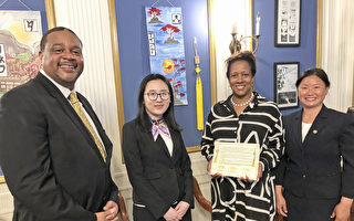 美匹兹堡市长办公室展出“法轮大法好”中国结